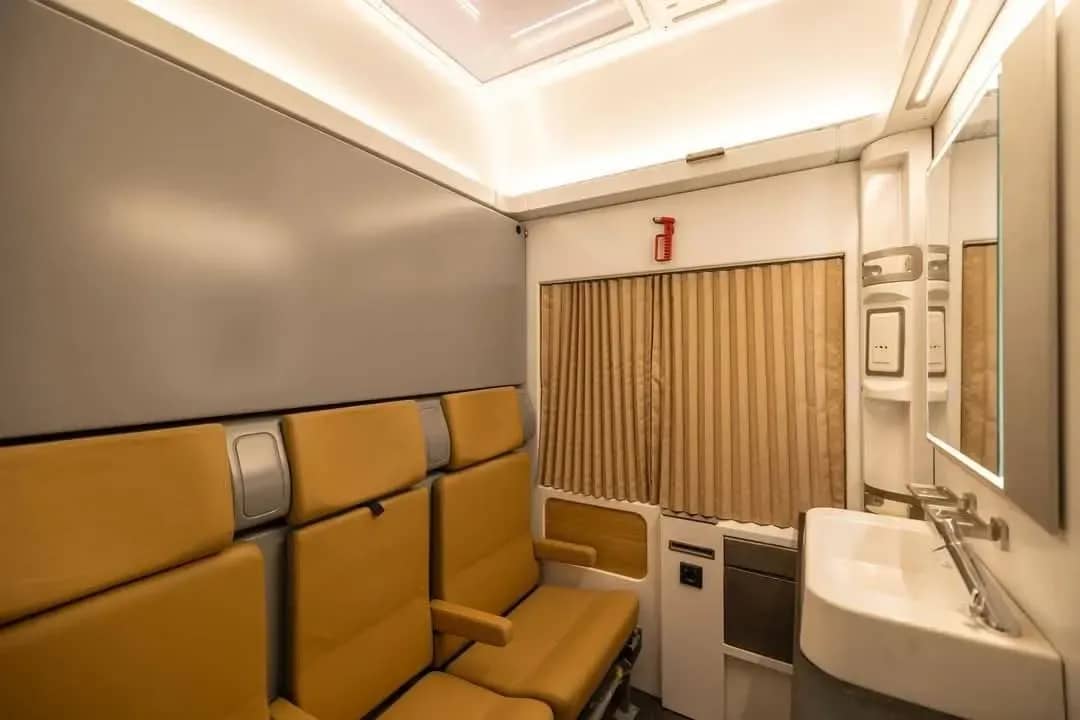 sleeper train cabin egypt (2)