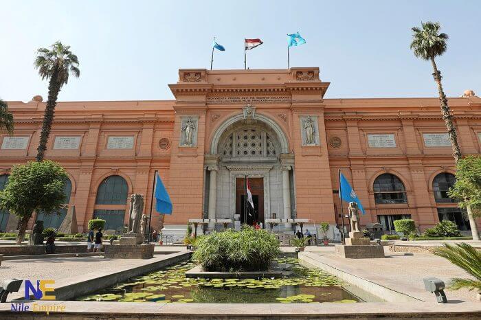 Day Tour to Giza Pyramids & the Egyptian Museum