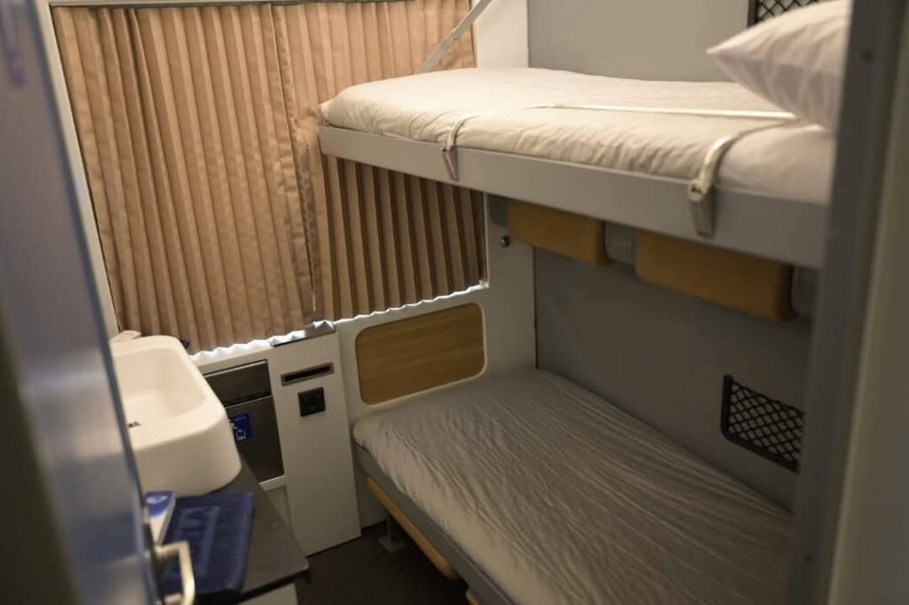 sleeper train cabin egypt (10)