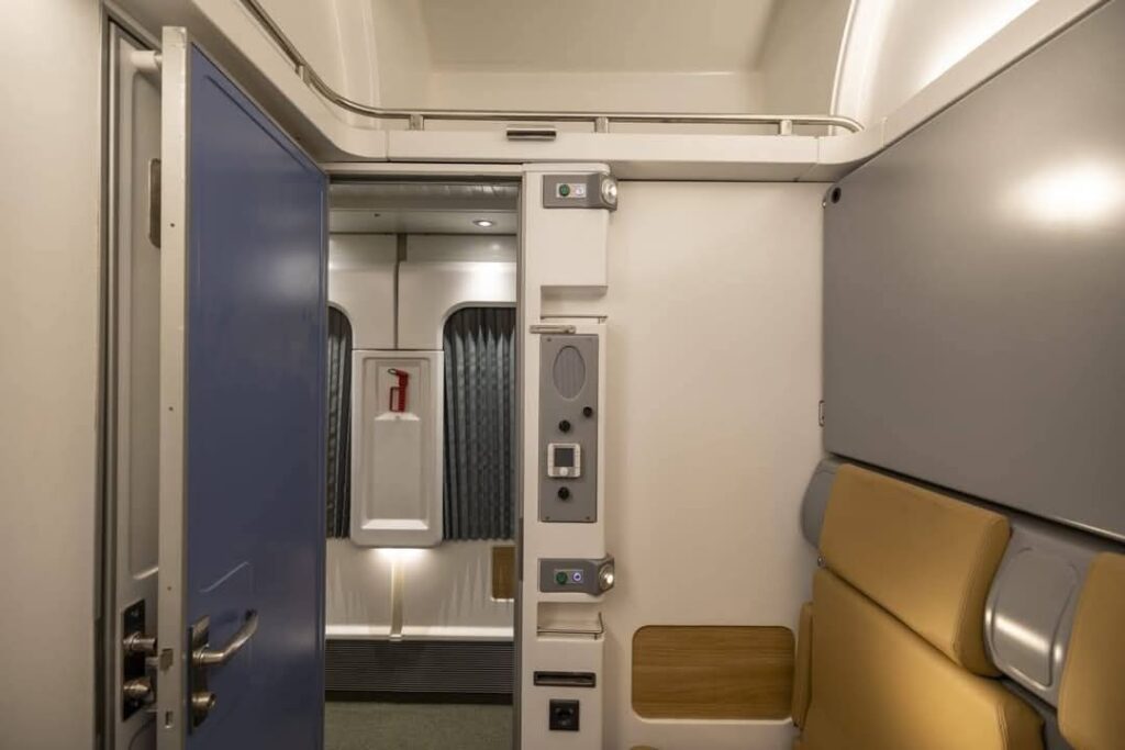 sleeper train cabin egypt (7)