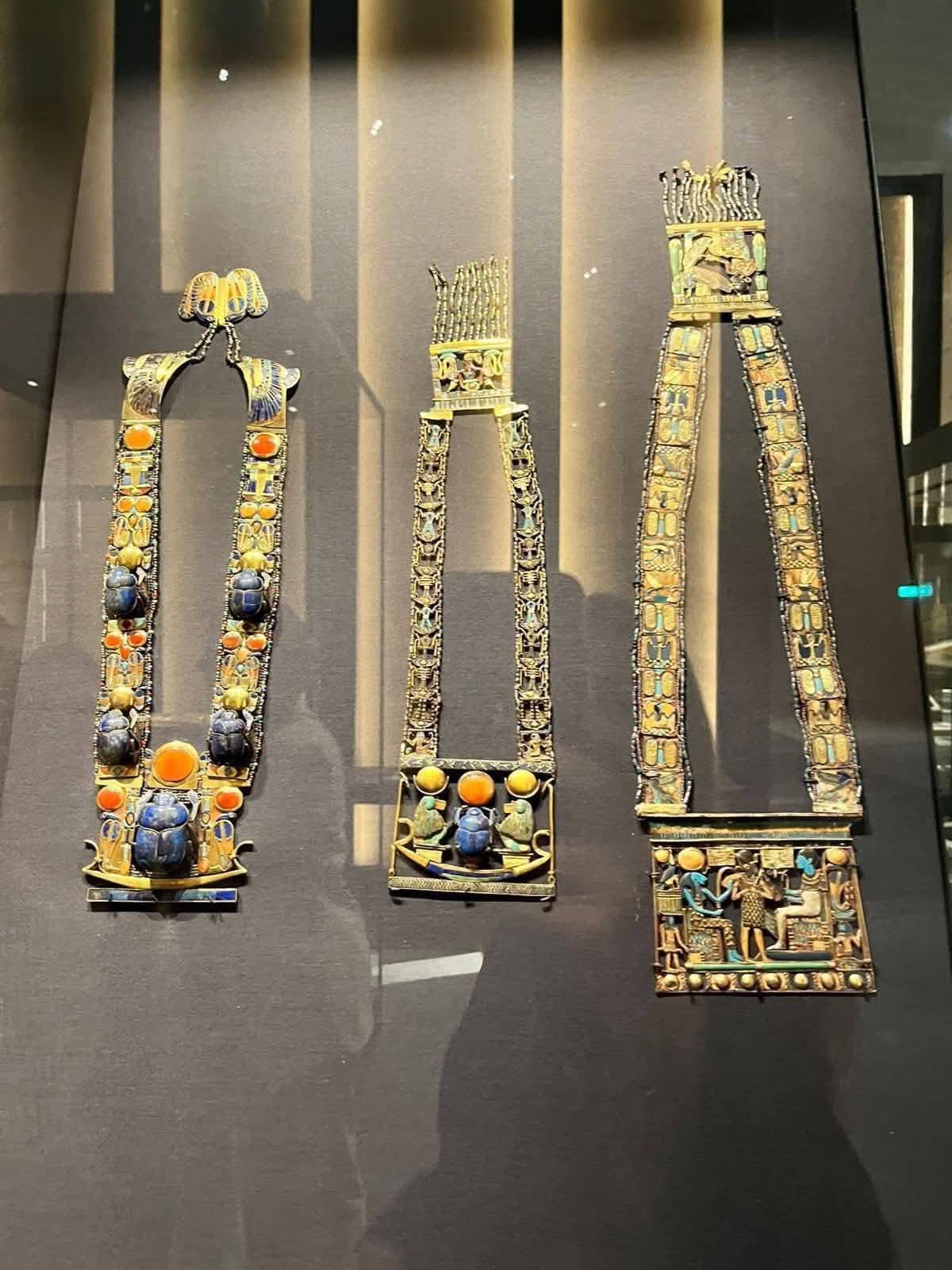 Canopic jars and spirit servants of the Boy King